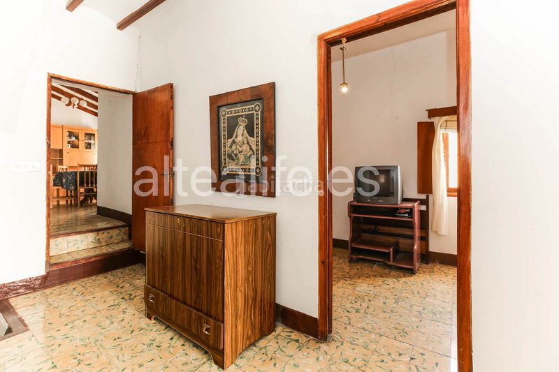 Foto e89eeb33-85c4-4b20-a466-9151fc5bb2dc. Casa adossada amb xemeneia aparcament a Casco urbano Polop