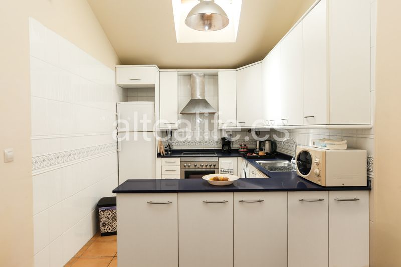 Foto 23d25064-cf2c-4098-b806-ef39240d0ca3. Apartament amb aparcament piscina a Mascarat Altea