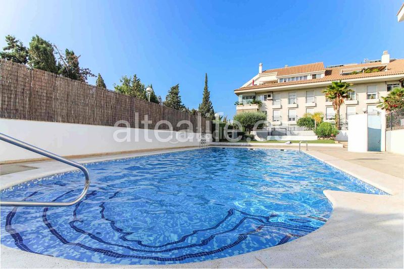 Foto 7159fd78-bf7a-4748-ae18-1e60c35bc1ff. Apartament amb calefacció aparcament piscina a Altea ciudad Altea
