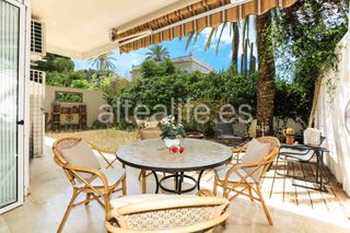 Piccolo appartamento  Avinguda corts valencianes. Apartamento bajo con jardín privado en venta en garganes altea