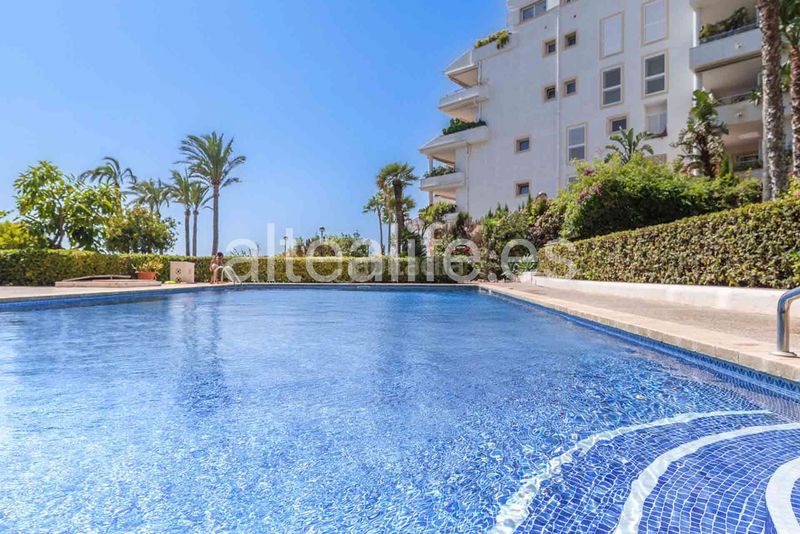 Foto 05bc14f6-1a1c-445a-8ed4-ff3bf6d45eb4. Apartament amb xemeneia aparcament piscina a L´Olla Altea