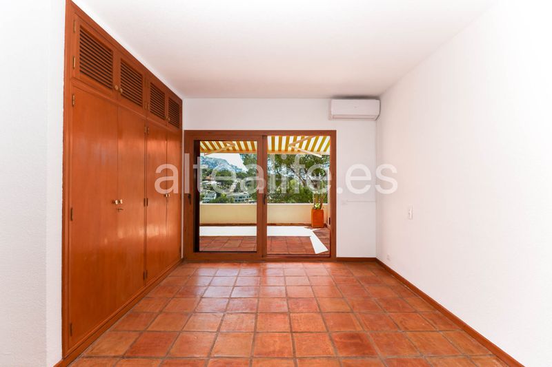 Foto 411a2a3f-8aca-4620-aa3f-fdde6d594005. Apartament amb xemeneia piscina a Altea la vella Altea