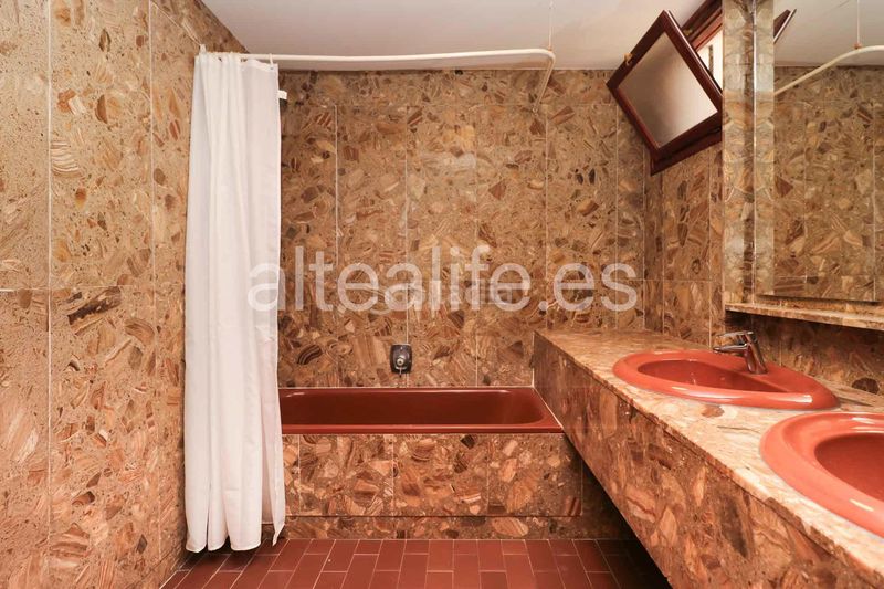 Foto 49f389e7-57dc-45c0-ae3a-a344fe2ad79c. Apartament amb xemeneia piscina a Altea la vella Altea