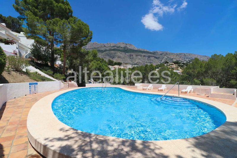 Foto fa9fe724-db13-49cf-979f-5de7e8fe1302. Apartament amb xemeneia piscina a Altea la vella Altea