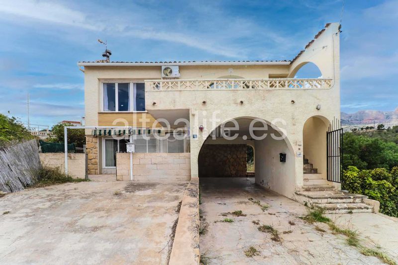 Foto 8d9f0b4c-f4d5-4763-9431-6e7beb8fb3bf. Xalet amb xemeneia aparcament a Montebello - Nou Espai Nucia (la)