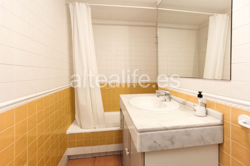 Foto a475d905-a3be-4834-ae95-7a4453e836b8. Apartament amb calefacció piscina a Mascarat Altea