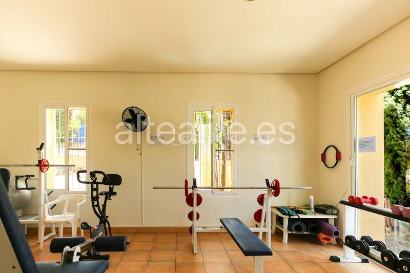 Foto cbaeec24-1059-4e7c-ba54-688a8aee640a. Apartament amb calefacció piscina a Mascarat Altea