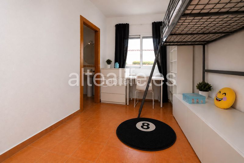 Foto 0f6aebc6-1fe1-4887-9813-d02e98df33fe. Casa adossada amb xemeneia aparcament piscina a Montebello - Nou Espai Nucia (la)