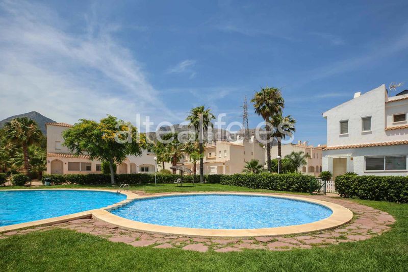 Foto 19adaf22-9d06-47f6-b958-804fbd0b4886. Casa adossada amb xemeneia aparcament piscina a Montebello - Nou Espai Nucia (la)