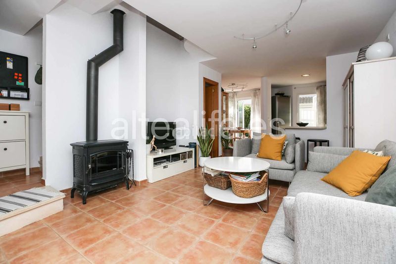 Foto 1bd7a5f6-de22-4c67-b6a0-4b60669f7b63. Casa adossada amb xemeneia aparcament piscina a Montebello - Nou Espai Nucia (la)