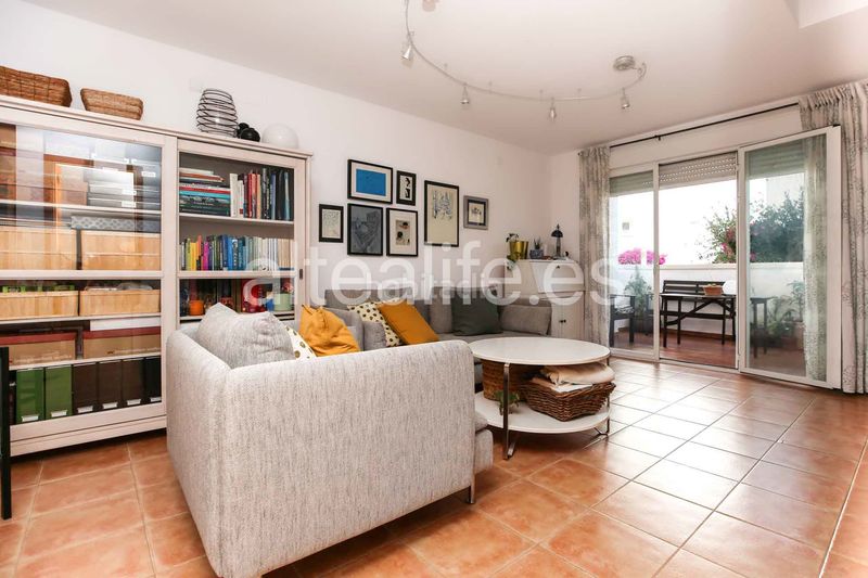 Foto 200a2aa4-a6ff-4281-99ff-8dc76059de7b. Casa adossada amb xemeneia aparcament piscina a Montebello - Nou Espai Nucia (la)
