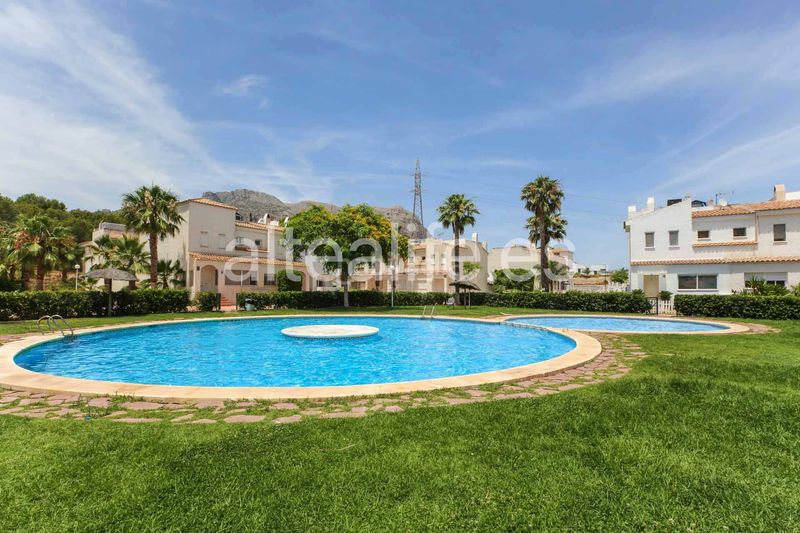 Foto 2470f48d-5bde-4d19-acf1-c29803f88834. Casa adossada amb xemeneia aparcament piscina a Montebello - Nou Espai Nucia (la)