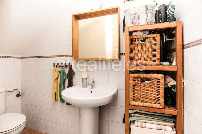Foto 4f4c1584-bd97-4bff-8a3e-11b129bd4b24. Casa adossada amb xemeneia aparcament piscina a Montebello - Nou Espai Nucia (la)