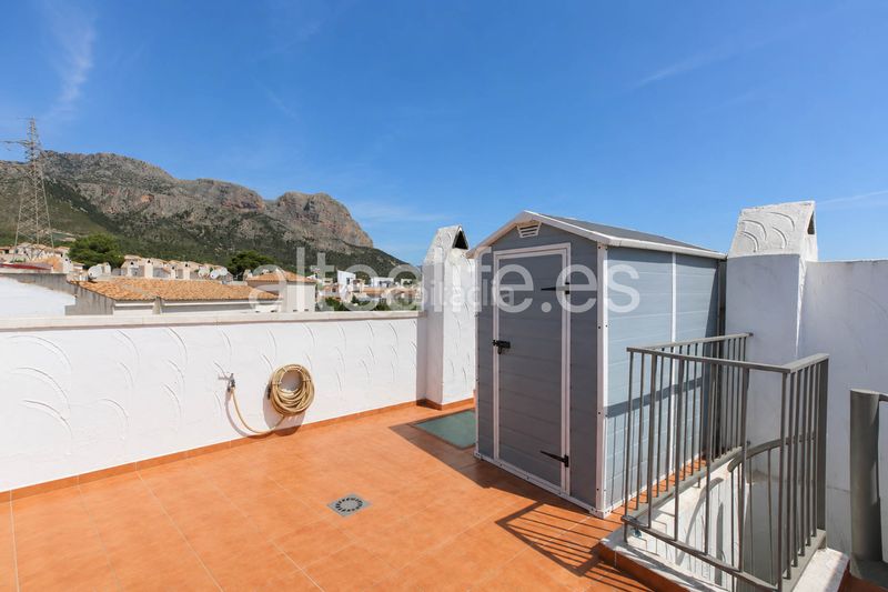 Foto 8507f377-5e3e-401c-ac0f-afda89c70557. Casa adossada amb xemeneia aparcament piscina a Montebello - Nou Espai Nucia (la)