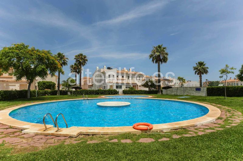 Foto 866293c5-1d37-46f1-9175-9ae0c6438f6b. Casa adossada amb xemeneia aparcament piscina a Montebello - Nou Espai Nucia (la)