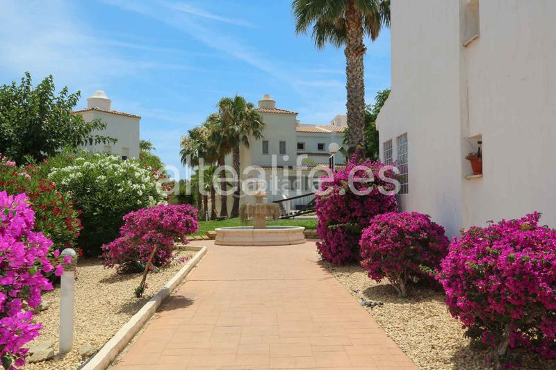 Foto 9e934292-5086-494b-ae7a-a5733b6c202b. Casa adossada amb xemeneia aparcament piscina a Montebello - Nou Espai Nucia (la)