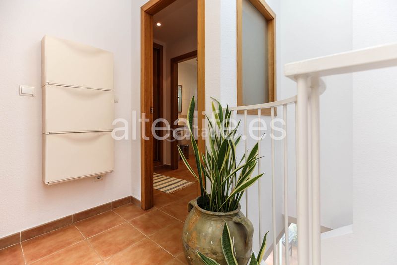 Foto cee83f12-2ef4-443f-b6f1-5d256e6e36c5. Casa adossada amb xemeneia aparcament piscina a Montebello - Nou Espai Nucia (la)