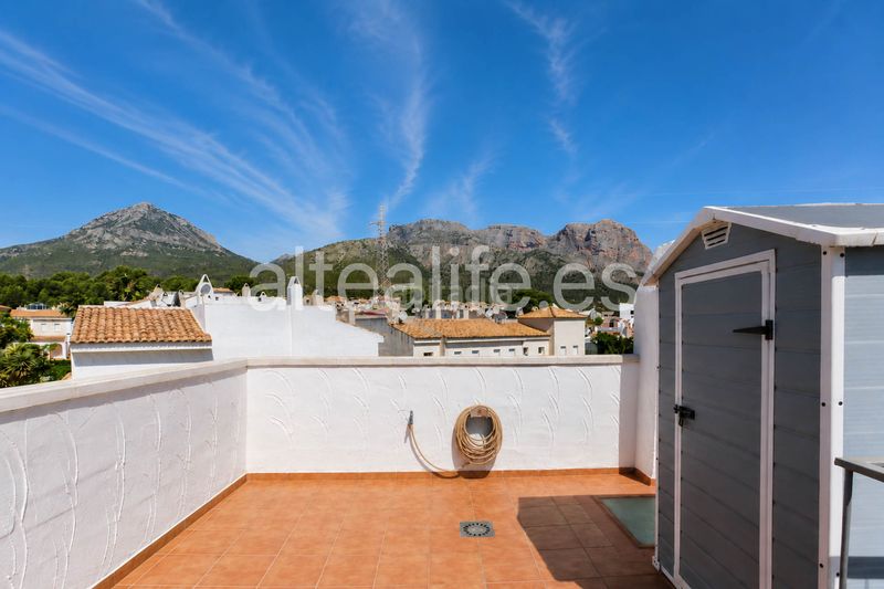 Foto d5f1c464-d9dd-49f6-be4c-8c06ec0990f8. Casa adossada amb xemeneia aparcament piscina a Montebello - Nou Espai Nucia (la)