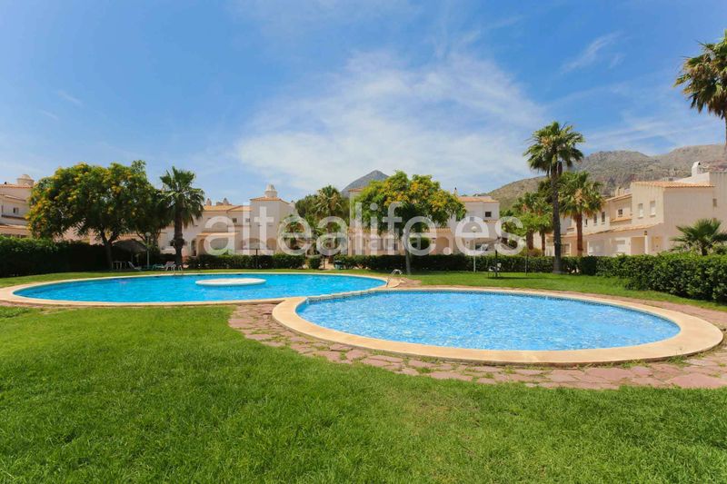 Foto dde3606b-9e61-4093-baa7-1f7f940d6361. Casa adossada amb xemeneia aparcament piscina a Montebello - Nou Espai Nucia (la)