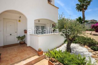 Maison jumelée  Calle serra del cabeçó d'or. Bungalow en esquina en venta en la nucía | terrazas, solárium y