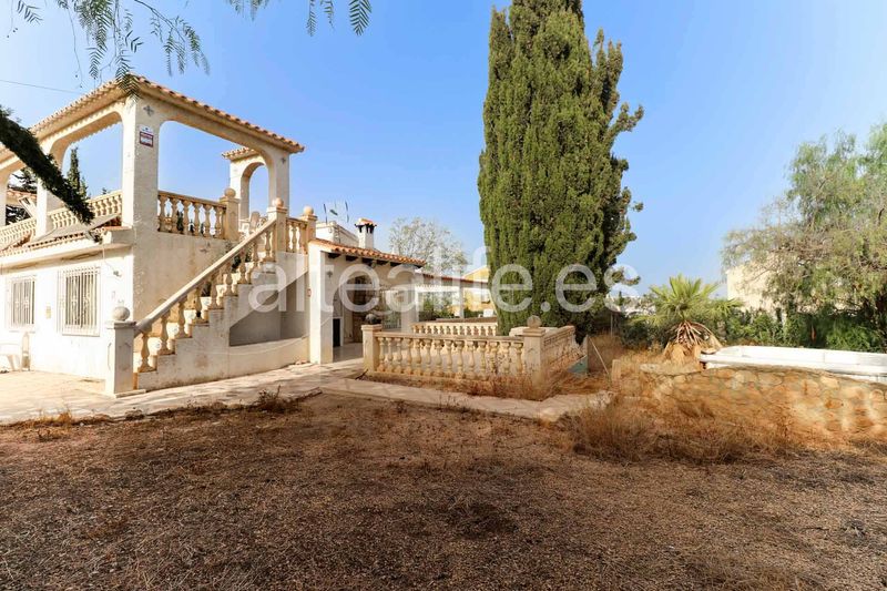 Foto 2d288447-83ab-49d0-8023-f69a3a6cc8e3. Xalet amb xemeneia aparcament piscina a Barranco Hondo Nucia (la)