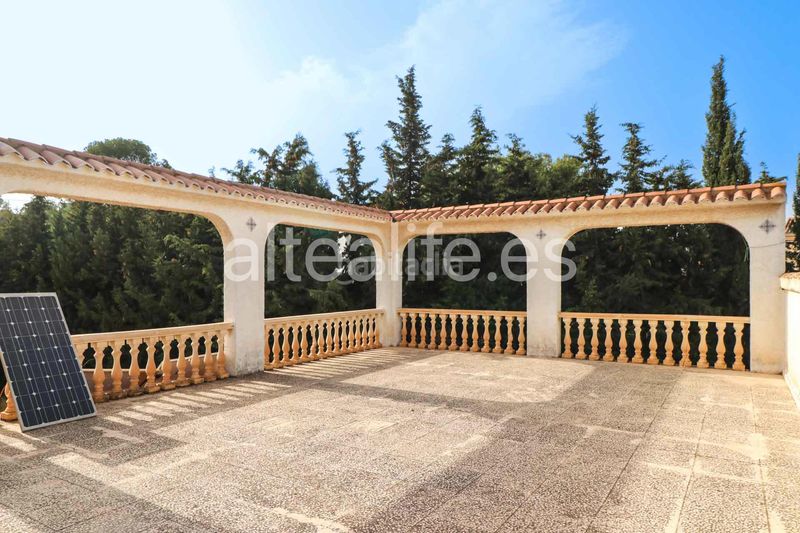 Foto c884e312-63ee-4bef-9968-e295a477fe98. Xalet amb xemeneia aparcament piscina a Barranco Hondo Nucia (la)