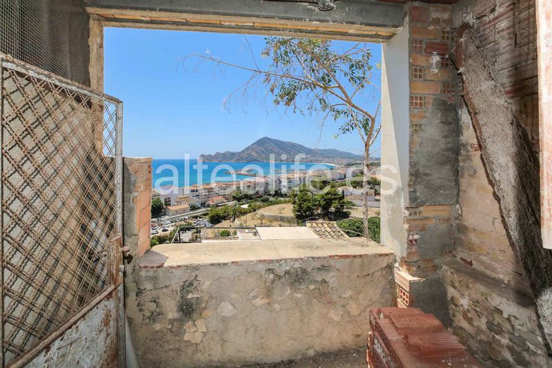 Foto 364dfbe8-275c-4744-b000-e9efa4c8809a. Casa adossada amb xemeneia a Altea ciudad Altea