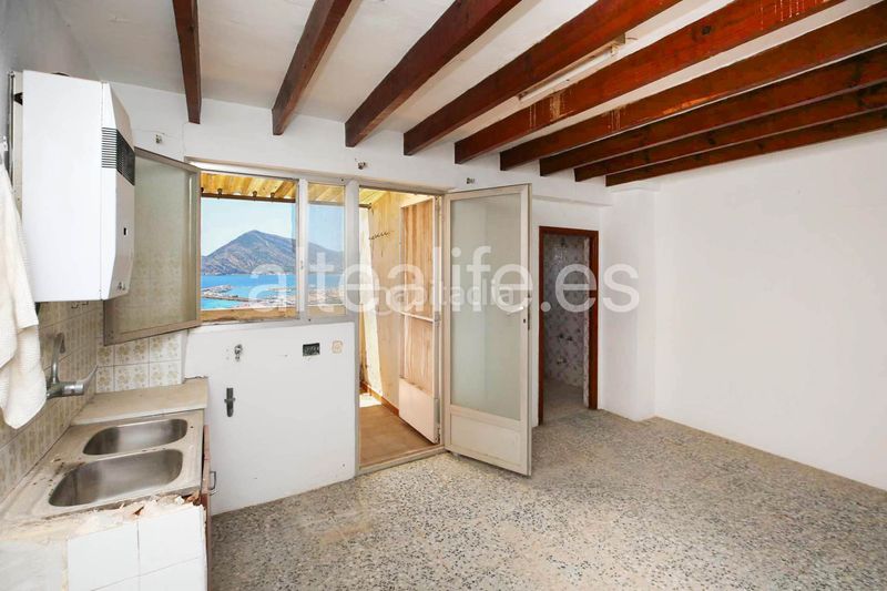 Foto c8b306fa-cd50-408f-a732-a88dc44029ee. Casa adossada amb xemeneia a Altea ciudad Altea