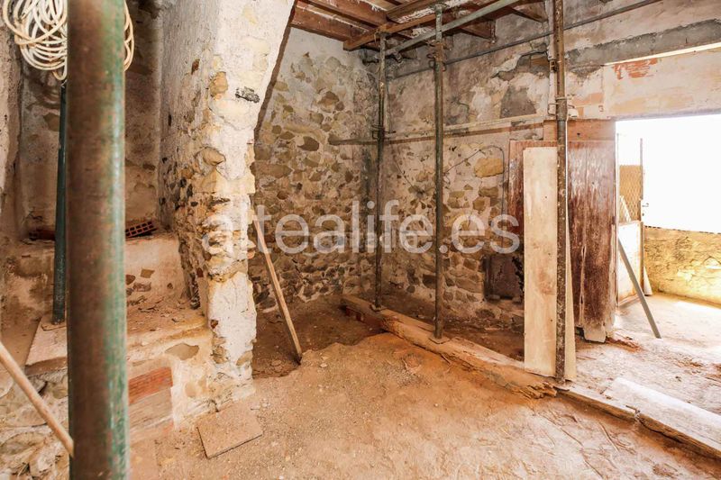 Foto e59159c2-7e2d-42ca-84e1-b17c360569c6. Casa adossada amb xemeneia a Altea ciudad Altea