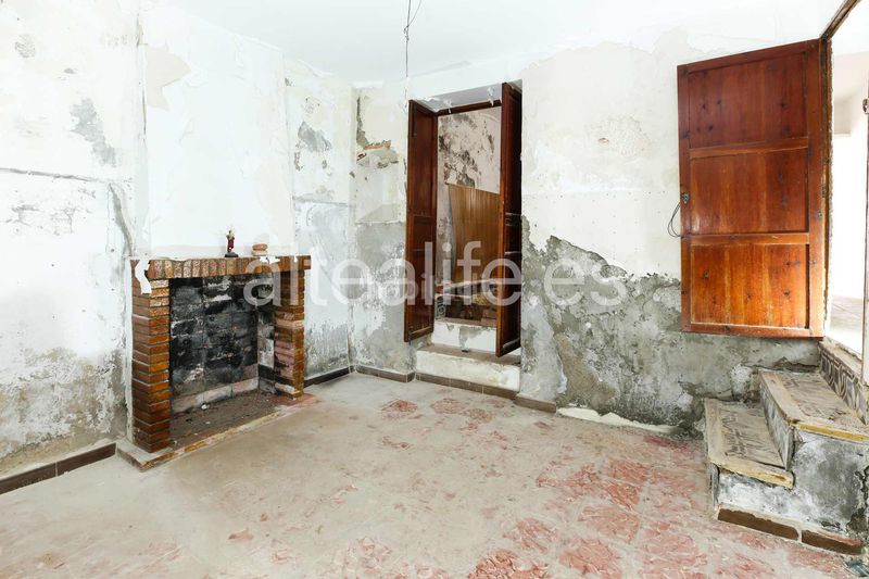 Foto ec41e94c-3acf-43af-bad5-39044c8be619. Casa adossada amb xemeneia a Altea ciudad Altea