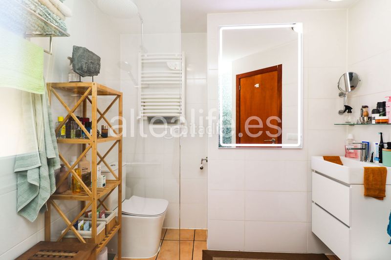 Foto 5be4b089-bb8a-4281-ba48-7fca21b2f564. Apartament amb aparcament a Altea la vella Altea