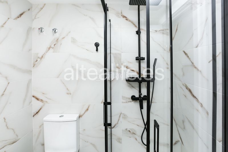Foto 02e37ec3-1b45-4dbb-b941-c372f41eba11. Alquiler apartamento en calle eriso 1 apartamento en alquiler de corta estancia con terraza y vistas en sierra en Altea