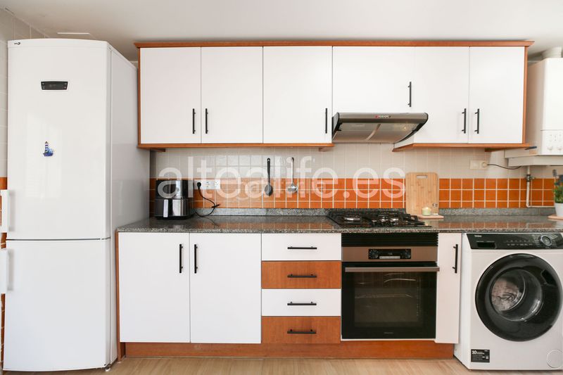 Foto 0a348b5a-9b93-4c98-899c-46b832d75ed8. Alquiler apartamento en calle eriso 1 apartamento en alquiler de corta estancia con terraza y vistas en sierra en Altea