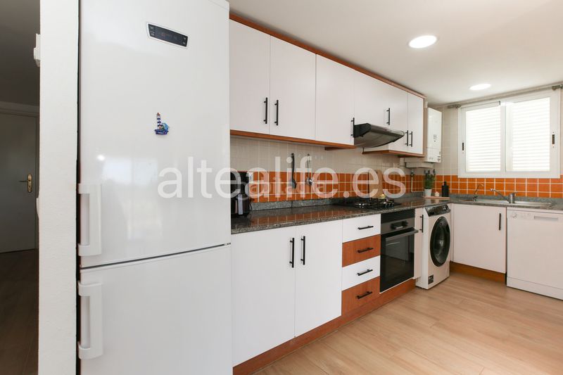 Foto 5c2f705e-b3a7-4efc-9df0-514ced69b8a0. Alquiler apartamento en calle eriso 1 apartamento en alquiler de corta estancia con terraza y vistas en sierra en Altea