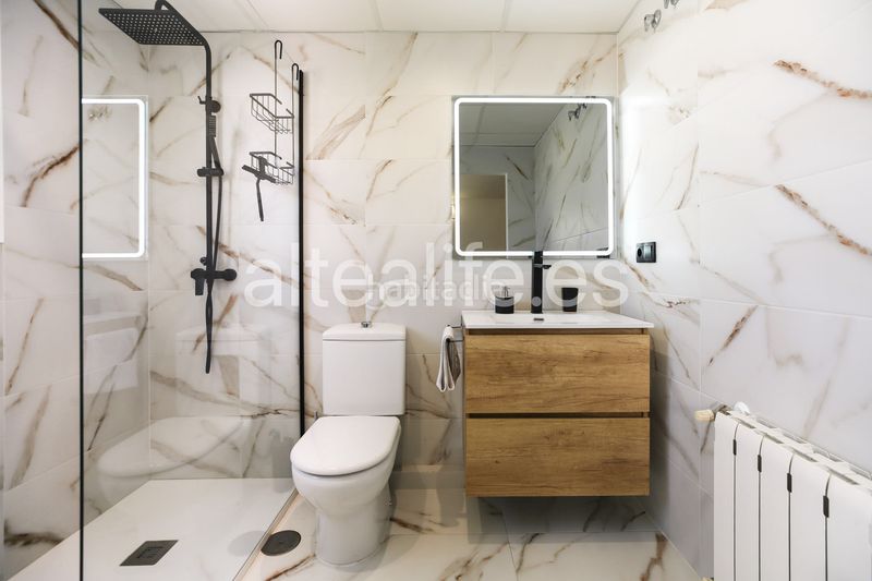 Foto 667e7a9a-0742-4e31-b74e-35d1ad129c3c. Alquiler apartamento en calle eriso 1 apartamento en alquiler de corta estancia con terraza y vistas en sierra en Altea