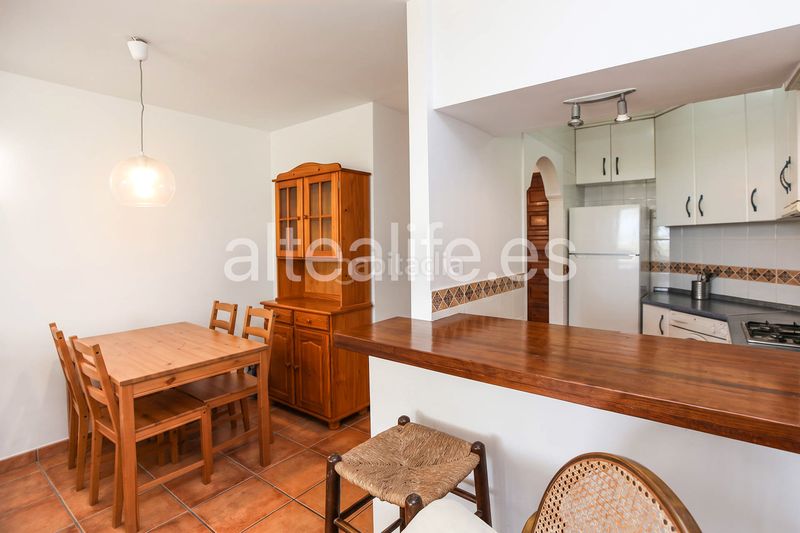 Foto 1c8154e0-5fea-4ac4-b543-c7f42aa694aa. Alquiler apartamento en cap-negret 5 apartamento bajo en primera linea de playa en la zona de cap negret en Altea