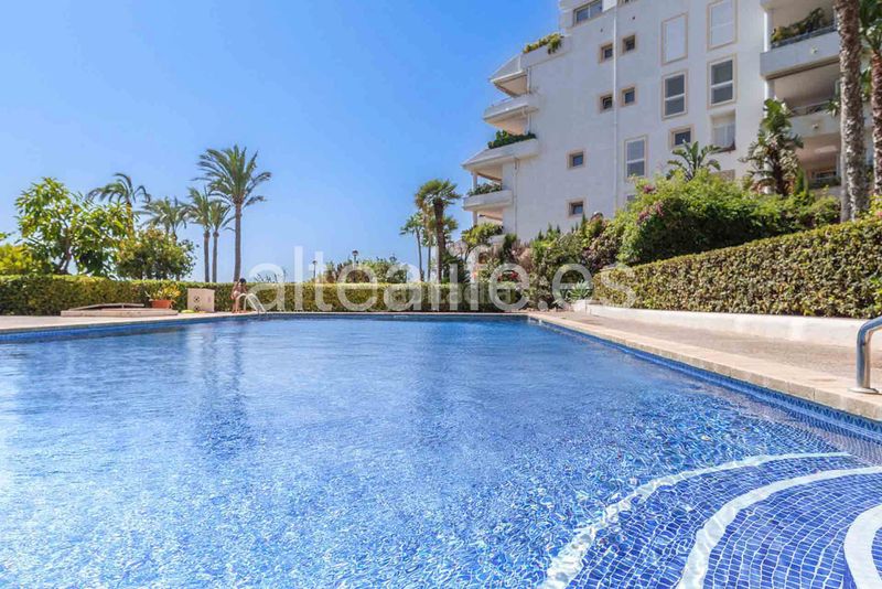Foto 258feaca-9329-4702-a902-be8119a1f004. Alquiler apartamento en cap-negret 5 apartamento bajo en primera linea de playa en la zona de cap negret en Altea