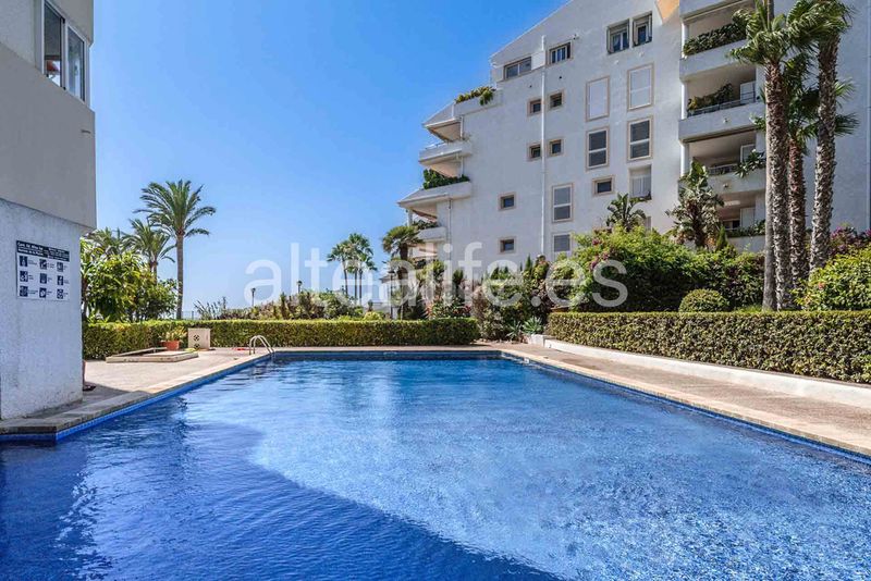 Foto 2fc9e8c9-ddc2-4d9f-8f61-74f9f52dd404. Alquiler apartamento en cap-negret 5 apartamento bajo en primera linea de playa en la zona de cap negret en Altea
