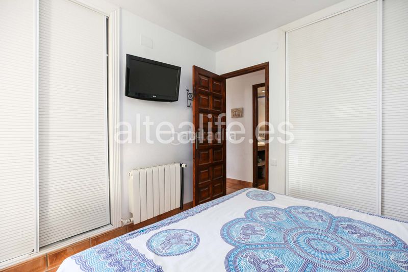 Foto 48799352-425f-4df2-9590-ed0ecd7e7934. Alquiler apartamento en cap-negret 5 apartamento bajo en primera linea de playa en la zona de cap negret en Altea