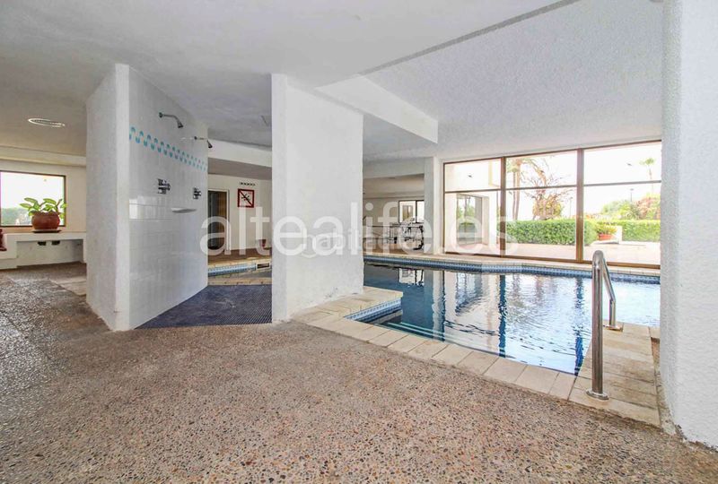 Foto 5c13dd53-6b71-4023-8863-07b6dec0c174. Alquiler apartamento en cap-negret 5 apartamento bajo en primera linea de playa en la zona de cap negret en Altea