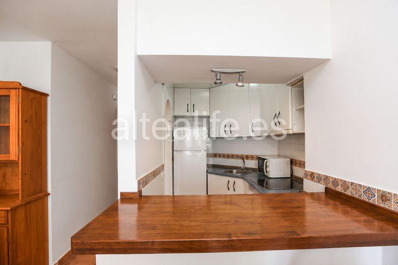 Foto 8583a2e4-2ecf-493c-8786-00c9d2101410. Alquiler apartamento en cap-negret 5 apartamento bajo en primera linea de playa en la zona de cap negret en Altea