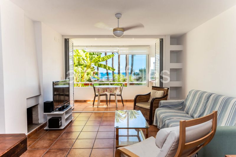 Foto b5f753db-880c-4215-b897-115a51e7f767. Alquiler apartamento en cap-negret 5 apartamento bajo en primera linea de playa en la zona de cap negret en Altea