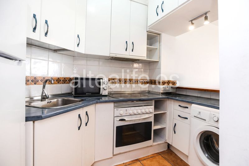 Foto bbf1b4a2-ac2f-41f9-a556-1e1d32f940e2. Alquiler apartamento en cap-negret 5 apartamento bajo en primera linea de playa en la zona de cap negret en Altea