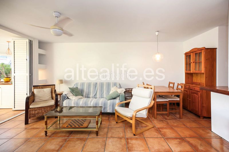 Foto cf236ec2-a212-4080-b67d-455016e0515b. Alquiler apartamento en cap-negret 5 apartamento bajo en primera linea de playa en la zona de cap negret en Altea