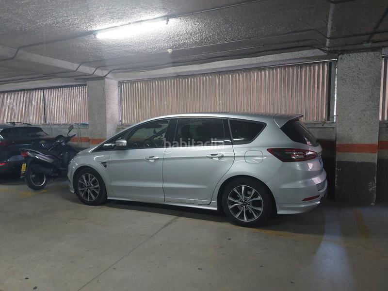 Foto cebdef52-bd56-4030-9821-6cf76fe5cf93. Car parking in carrer dels alts forns 78 in La Marina del Port Barcelona