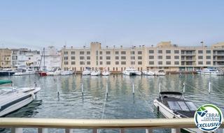 Apartament  Carrer port moxo. Apartamento planta baja  empuriabrava a 300 metros del mar y vis