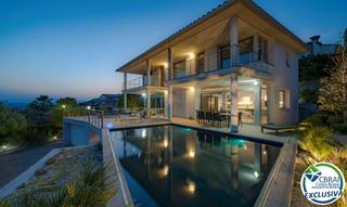 Haus  Carrer bèlgica. Exclusiva villa de lujo en palau-saverdera con impresionantes vi