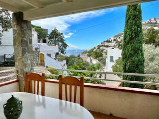 Xalet a Carrer de joaquim sorolla 8. En venta casita con vistas al mar en canyelles
