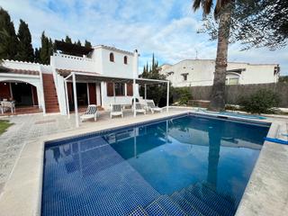 Xalet a Carrer mare de la font/castellonou 51. Mágnifica casa a 4 vientos con piscina