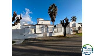 Xalet a Cap Ras - Creus - Falconera. Casa con piscina y amarre 12.25 x 3 cerca del mar en venta en em